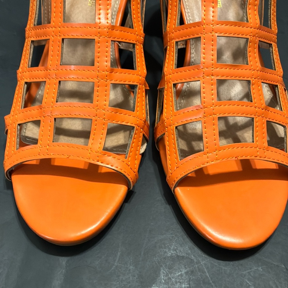 Henry Ferreira - Lattice Ladies Shoes with 2” heel (NIB) - Picture 4 of 11